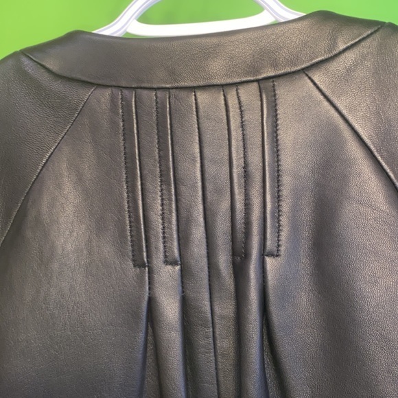 Loft by Ann Taylor Ladies Black Cropped Real Leather Jacket button cape style s0 - Picture 7 of 11